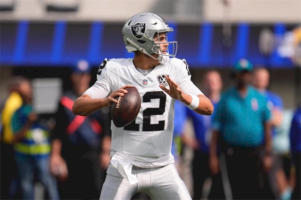 Raiders QB Aidan O’Connell expected to be out 4-6 weeks with a broken thumb, AP source says