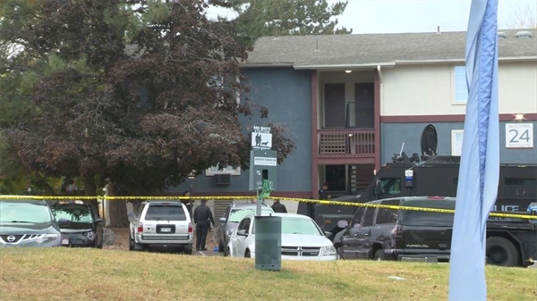 Police chief says 18-year-old Colorado suspect held mother hostage, fired at Aurora police