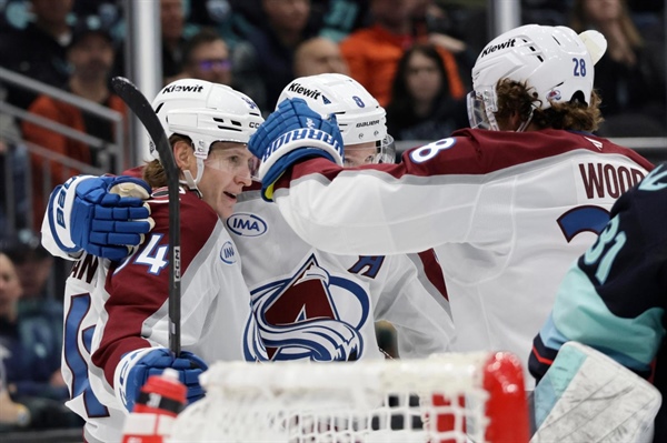 Joel Kiviranta scores 2 as Avalanche hold on to beat Kraken 3-2