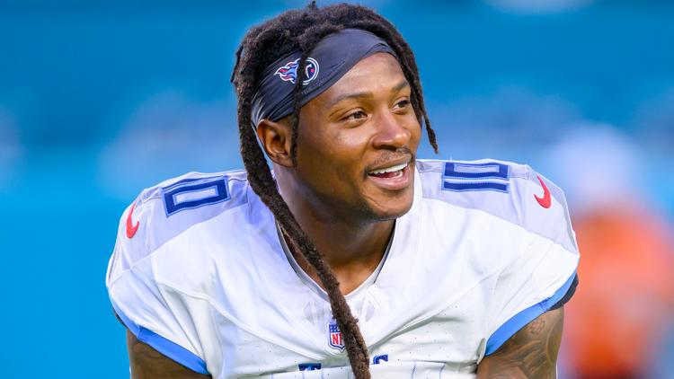 Kansas City Chiefs acquire three-time All-Pro wide receiver DeAndre Hopkins from the Titans