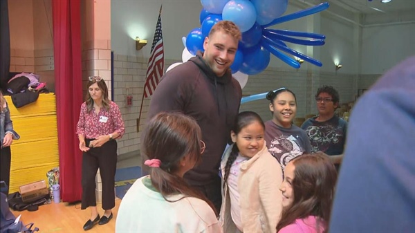 Denver Broncos Defensive End Zach Allen helps keep Colorado kids warm this winter