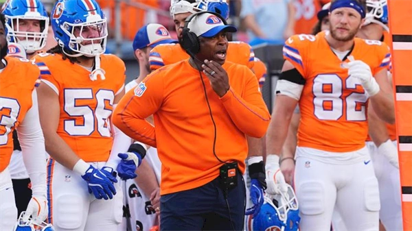 Bronco notes: Defensive success brings second-chance head coach buzz to Vance Joseph