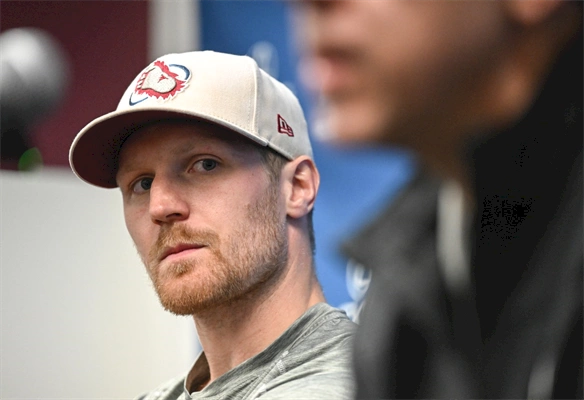 Avalanche Mailbag: What’s up with Gabriel Landeskog, the goaltending and the...