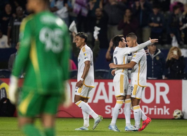 Rapids embarrassed in MLS Cup playoff opener against L.A. Galaxy