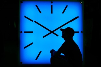 Daylight saving time ends next weekend. This is how to prepare for the potential health effects.