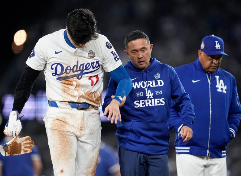 Shohei Ohtani to play for Dodgers in Game 3 of World Series despite shoulder...