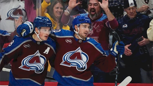 Avalanche notch 5th consecutive win