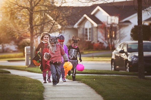 Safety tips for Halloween trick-or-treaters and accompanying parties