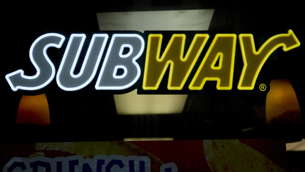 Subway sandwich ads are "grossly misleading," lawsuit claims