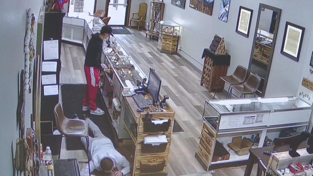 Robber steals more than $150,000 in jewelry, cash from Colorado jewelry store: "It's a kick in the gut."