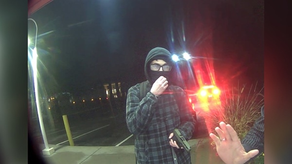 Boulder police seek suspect who allegedly robbed a man at gunpoint