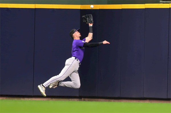 Rockies center fielder Brenton Doyle wins second National League Rawlings Gold Glove Award