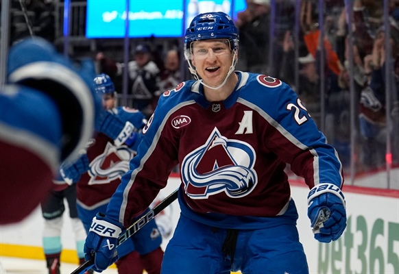 Nathan MacKinnon’s huge night snaps Avalanche skid, but Cale Makar injured...