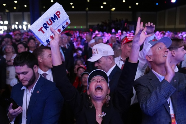 PHOTOS: Stark contrast between Harris and Trump supporters as election margin becomes razor thin