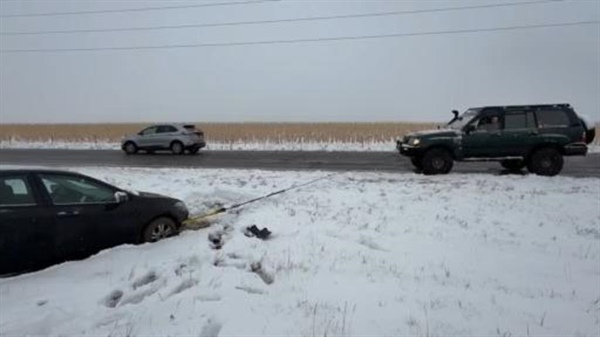 Drivers go through challenges in snowy early November Colorado weather