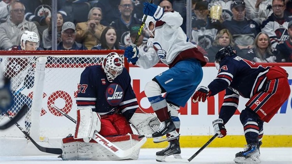 Avs shut out by Jets, 1-0