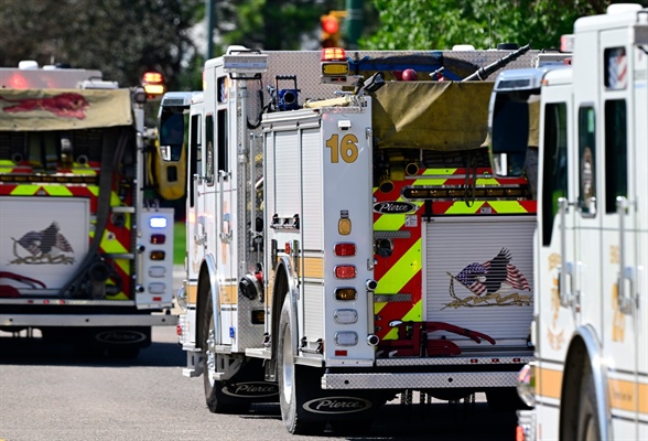 1 dead, 4 taken to hospital after unexplained odor at Denver home