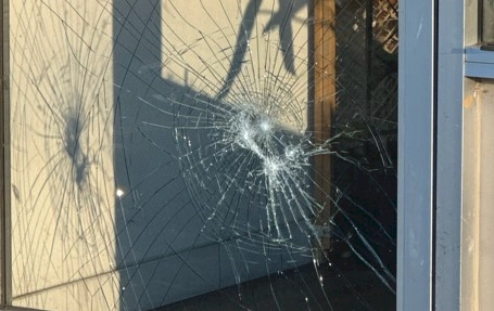 Lakewood salon windows smashed in attempted break-in right before snowstorms