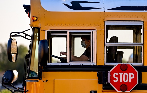 Castle Rock bus driver who left 40 elementary students at a busy intersection “didn’t know what to do”