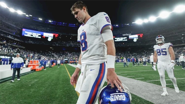 Giants release quarterback Daniel Jones just days after benching him