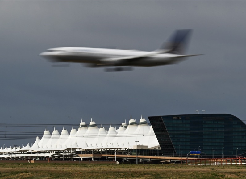 Southwest flight to Oakland returns to DIA after cabin pressure problems