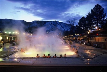 The best Glenwood hot springs for couples, families, groups of friends, and dog owners